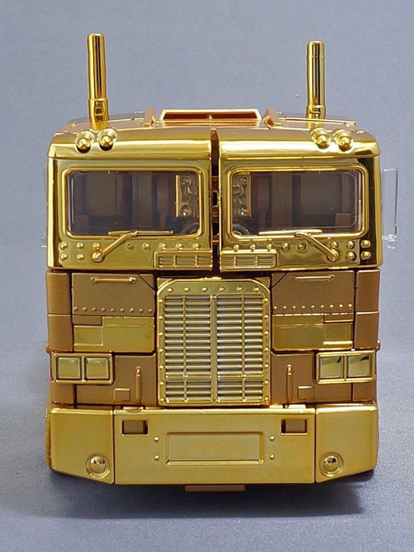 Golden Lagoon MP 10 Convoy New In Hand Images Of Masterpiece Redeco 15 (15 of 27)